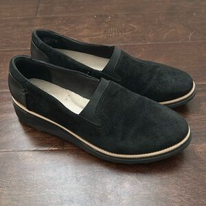 Clarks Collection Women’s Sharon Dolly Black Wedge Suede Loafers Size 8 EUC‎
